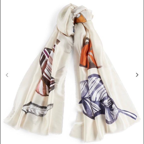 Silk scarf in leaf print - Picture 1 of 6